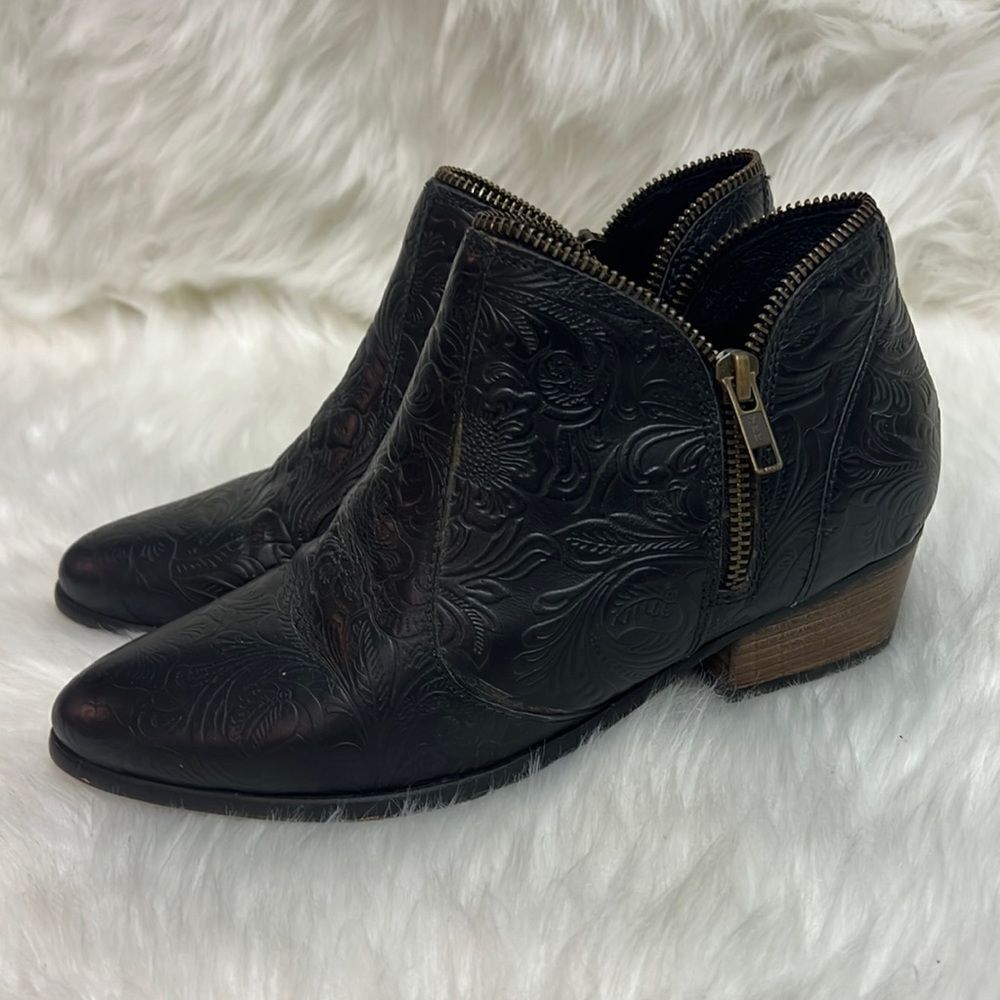 Heiress Black‎ Leather Embossed Zipper Booties 7 B-23